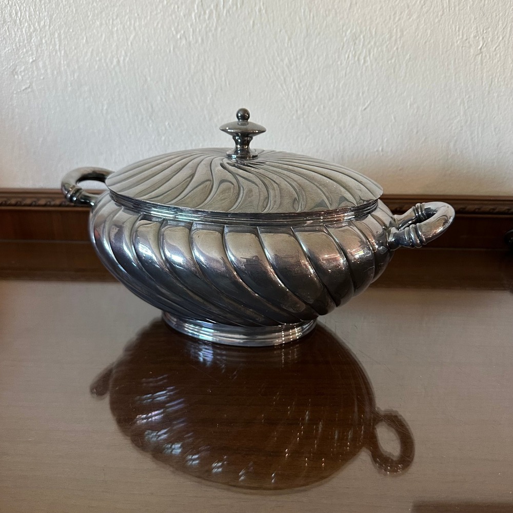 Meriden Britannia Silver Plate Tureen Swirl Gadroon Oval Serving Dish Lid 13x8